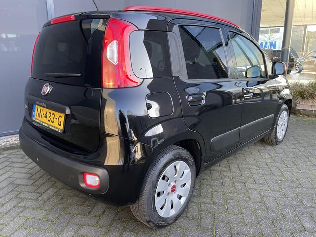 Fiat PANDA 0.9 TwinAir Lounge Automaat Airco - Parkeersensoren achter - Trekhaak - Start/stop systeem - Stuur multifunctioneel - Mistlampen voor - Bluetooth - Radio