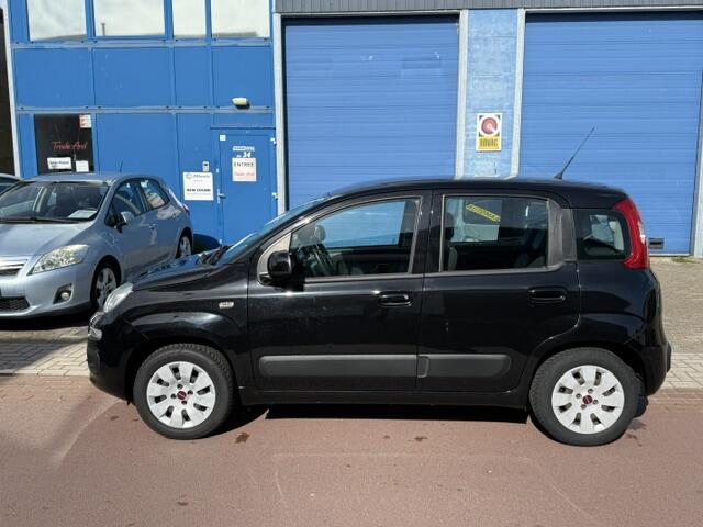 Fiat PANDA 0.9 TwinAir Lounge 2017 NAP 130.901km Airco Leuke auto met een koude airco, radio/Cd speler, etc.