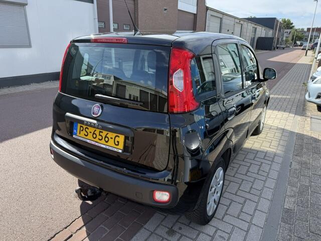 Fiat PANDA 0.9 TwinAir Lounge 2017 NAP 130.901km Airco Leuke auto met een koude airco, radio/Cd speler, etc.