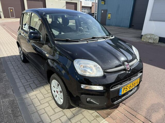 Fiat PANDA 0.9 TwinAir Lounge 2017 NAP 130.901km Airco Leuke auto met een koude airco, radio/Cd speler, etc.
