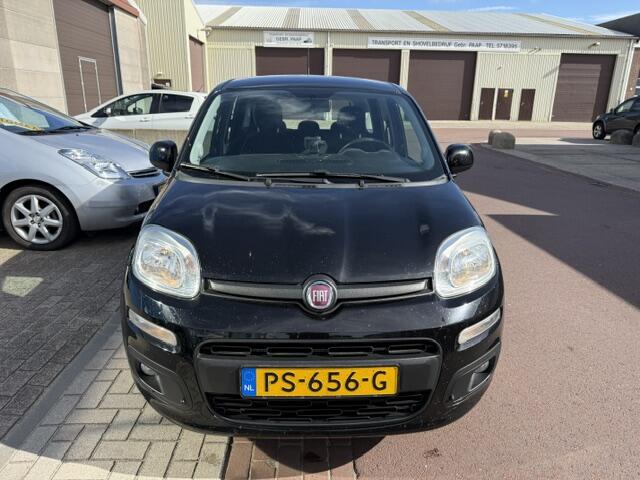 Fiat PANDA 0.9 TwinAir Lounge 2017 NAP 130.901km Airco Leuke auto met een koude airco, radio/Cd speler, etc.