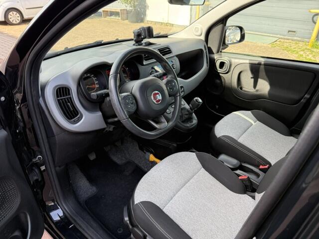 Fiat PANDA 0.9 TwinAir Lounge 2017 NAP 130.901km Airco Leuke auto met een koude airco, radio/Cd speler, etc.