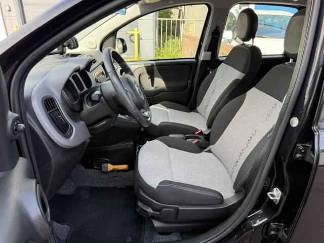 Fiat PANDA 0.9 TwinAir Lounge 2017 NAP 130.901km Airco Leuke auto met een koude airco, radio/Cd speler, etc.