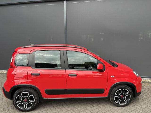 Fiat PANDA 1.0 Hybrid sport Airco - Dakrails - Radio - Bluetooth - Centrale deurvergrendeling met afstandsbediening - Elektrische ramen - Start/stop systeem - Stuur multifunctioneel