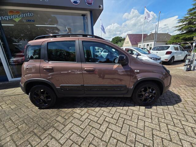 Fiat PANDA 1.2 Cross trussardi uniek!