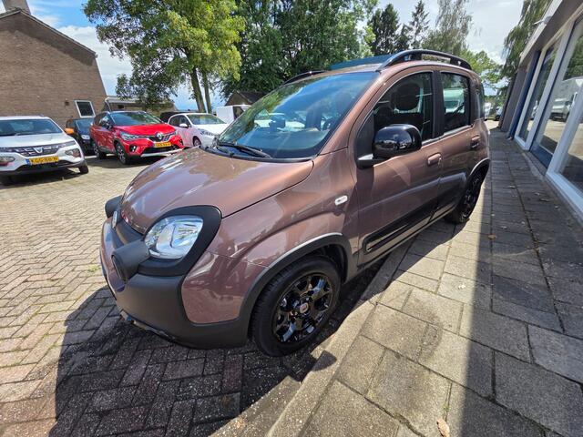 Fiat PANDA 1.2 Cross trussardi uniek!