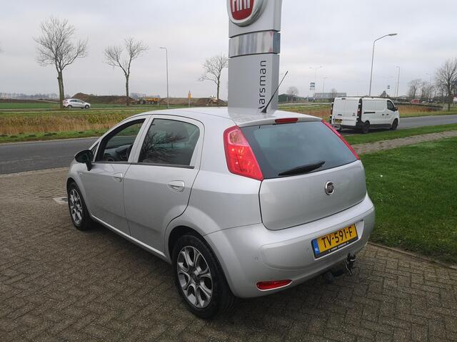 Fiat PUNTO Evo 0.9 TwinAir Sempre | Navi | Parkeersensoren | Trekhaak | Automatische airco