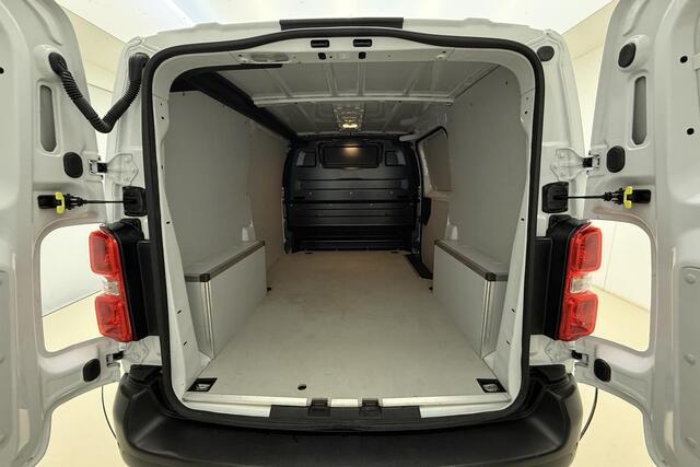 Fiat SCUDO 2.0 Diesel 145 L2 | Navigatie | Laadruimte betimmering | Camera | 3 Zitplaatsen | Cruise control | Mistlampen voor | Airco | Zijschuifdeur
