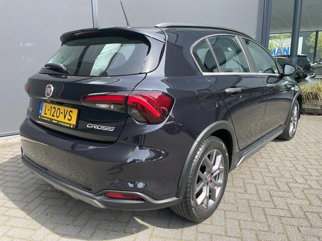 Fiat TIPO Cross 1.0 City Cross Achteruitrijcamera - Airco - Cruise control - Dakrails - Licht metalen velgen 17 inch - U-connect - Stuur multifunctioneel - Bluetooth - Elektrische ramen - Parkeersensoren - Led verlichting - Mistlampen voor - Radio - Start/stop syst
