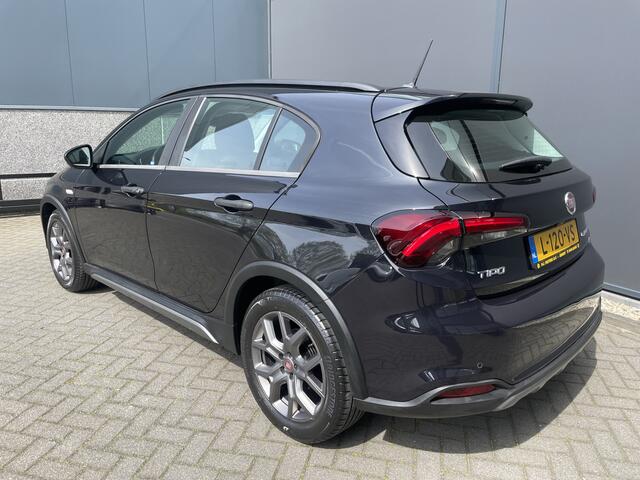 Fiat TIPO Cross 1.0 City Cross Achteruitrijcamera - Airco - Cruise control - Dakrails - Licht metalen velgen 17 inch - U-connect - Stuur multifunctioneel - Bluetooth - Elektrische ramen - Parkeersensoren - Led verlichting - Mistlampen voor - Radio - Start/stop syst
