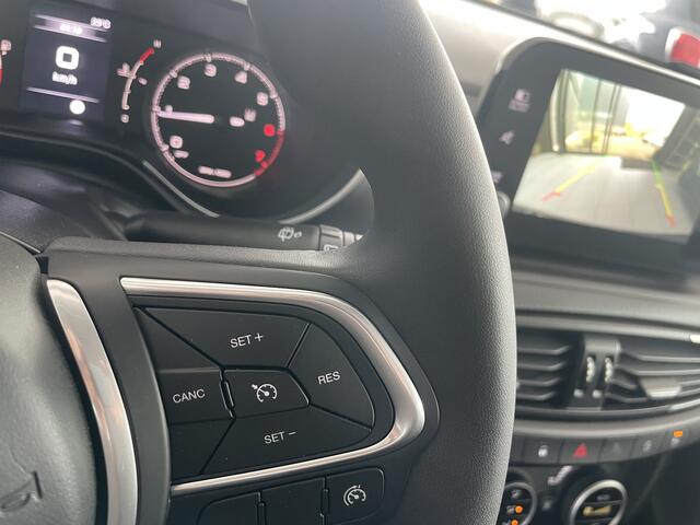 Fiat TIPO Cross 1.0 City Cross Achteruitrijcamera - Airco - Cruise control - Dakrails - Licht metalen velgen 17 inch - U-connect - Stuur multifunctioneel - Bluetooth - Elektrische ramen - Parkeersensoren - Led verlichting - Mistlampen voor - Radio - Start/stop syst