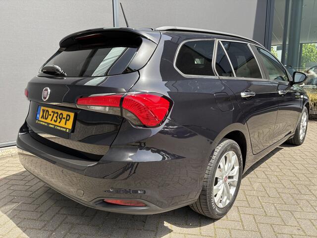 Fiat TIPO Stationwagon 1.6 16v Business Lusso Automaat Airco - Parkeersensor achter - Navigatie - Cruise control - Radio - Led verlichting - Licht metalen velgen 16 inch - Dakrails - Elektrische ramen - Mistlampen - Radio - Stuur multifunctioneel - Extra getint gla