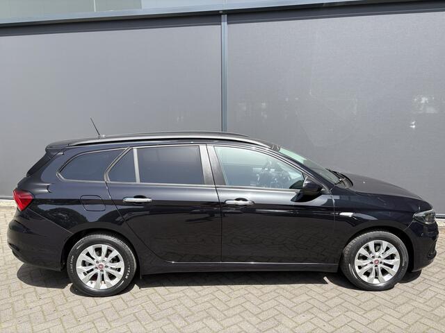 Fiat TIPO Stationwagon 1.6 16v Business Lusso Automaat Airco - Parkeersensor achter - Navigatie - Cruise control - Radio - Led verlichting - Licht metalen velgen 16 inch - Dakrails - Elektrische ramen - Mistlampen - Radio - Stuur multifunctioneel - Extra getint gla