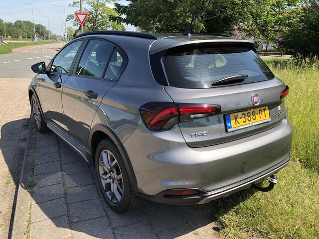 Fiat TIPO Cross 1.0 Turbo 100 City Cross CLIMATE|APPLE/ANDROID|TREKHAAK|CAMERA|DAB|17"