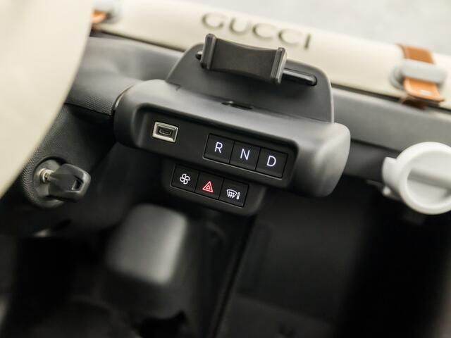 Fiat Topolino Brommobiel Gucci (BLACK PACK (GESPOTEN), HOOGGLANS ZWART LAK, 15 INCH LICHTMETALEN VELGEN, WIT LEER, LEDER STUURWIEL, NIEUWSTAAT)