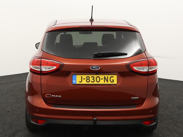 Ford C-MAX 1.5 Titanium Airco, bluetooth, stuur multifunctioneel, verwarmd voorruit, spraakbediening, Elektronische remkrachtverdeling, Elektronisch Stabiliteits Programma Stap in en ervaar hoe praktisch en stijlvol een gezinsauto kan zijn. Deze Ford C-Max 1.5 Titan