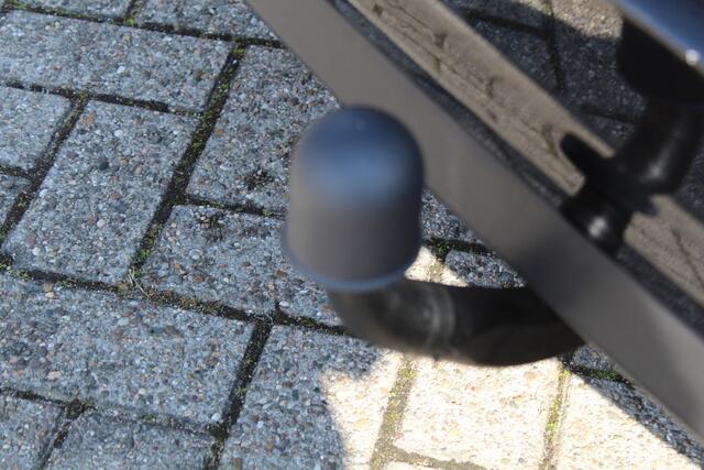 Ford C-MAX 1.0-125pk Titanium. Goed onderhouden hoogzitter ! Autm. airco dual, LM wielen, elektr. achterklep, cruise control, navigatie, telefoonvoorb., panoramadak, metallic lak, voorraamverwarming etc.