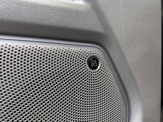 Ford Custom Tourneo Sport 340 2.5 PHEV 233 pk L1 8 persoons | Trekhaak | Winter Pack | Camera | 2x schuifdeur | B&O | Adapt. cruise | LED | 17" | 4 seiz. banden | 1850kg trekgewicht