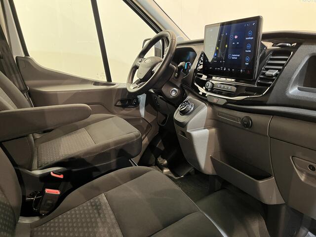 Ford E-Transit 350 L2H2 Trend 68 kWh / 100% Elektrisch !! / Airco / Cruise Control / CarPlay / Camera / Navigatie / 3-Zits / 10.000 KM !!