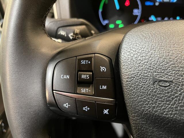 Ford E-Transit 350 L2H2 Trend 68 kWh / 100% Elektrisch !! / Airco / Cruise Control / CarPlay / Camera / Navigatie / 3-Zits / 12.200 KM !!