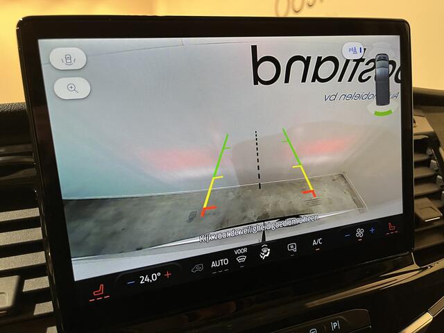 Ford E-Transit 350 L2H2 Trend 68 kWh / 100% Elektrisch !! / Airco / Cruise Control / CarPlay / Camera / Navigatie / 3-Zits / 10.400 KM !!