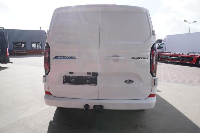 Ford E-Transit Cust. 320L L2H1 Limited 65 kWh Automaat met Powerpack Nr. V044 | Airco | Cruise | Apple CP- Android auto | Trekhaak