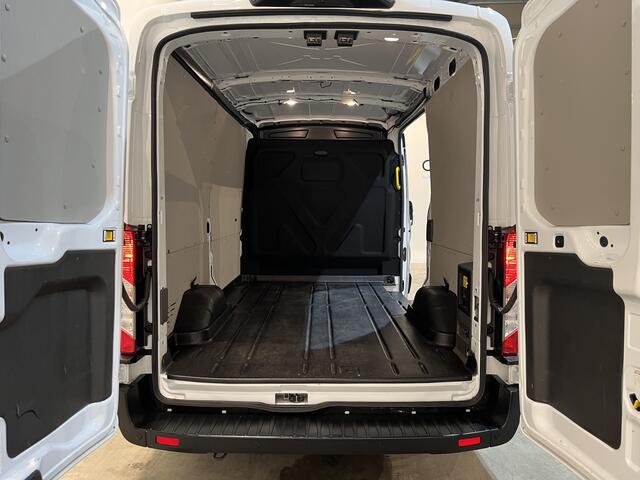 Ford E-Transit 390 (3500 kg) L2H2 Trend 68 kWh / 100% Elektrisch !! / Airco / Cruise Control / CarPlay / Camera / Navigatie / 3-Zits / 13.850 KM !!