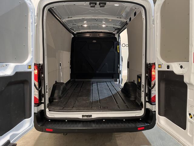 Ford E-Transit 390 (3500 kg) L2H2 Trend 68 kWh 184 PK / 100% Elektrisch !! / Airco / Cruise Control / CarPlay / Camera / Navigatie / 3-Zits / 12.200 KM !!