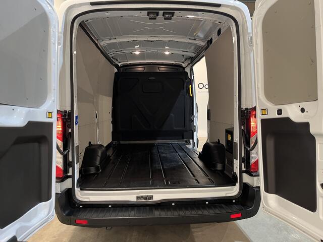 Ford E-Transit 390 (3500 kg) L2H2 Trend 68 kWh / 100% Elektrisch !! / Airco / Cruise Control / CarPlay / Camera / Navigatie / 3-Zits / 1.300 KM !!