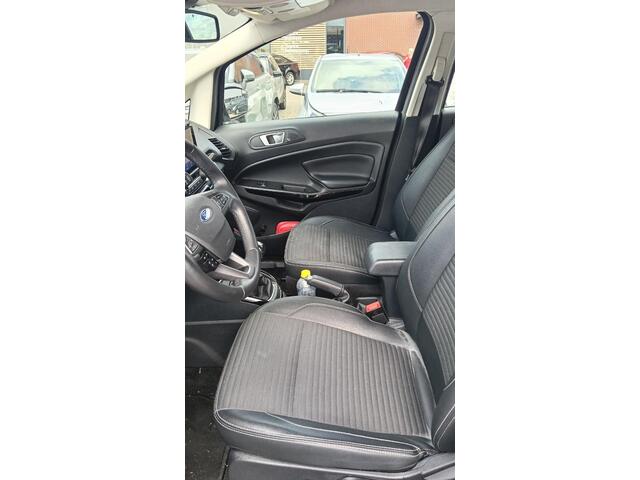 Ford ECOSPORT 1.0 EcoBoost Titanium 125pk Trekhaak | Stoelverwarming | Navigatie | Parkeersensoren | Voorruitverwarming