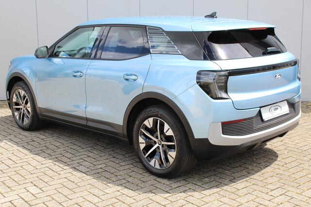 Ford EXPLORER Extended Range AWD 79 kWh-250kW. Vierwielaandrijving ! Fabrieksgarantie t/m 24-10-2029 ! Slechts 9.600km ! Autm. airco, HUD, stoel-en stuurwiel verw., elektr. achterklep, side- en lane assist, navigatie, telefoonvoorb. etc.