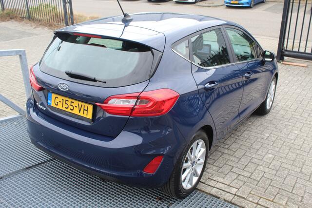 Ford FIESTA 1.0 EcoBoost Titanium Cruise control/Climate control/Lane assist/Apple carplay/Parkeersensoren/DAB+/Elektrisch inklapbare spiegels/16'' Lichtmetalen velgen.