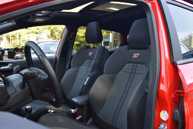 Ford FIESTA 1.5 EcoBoost ST-3 Schuifdak | Recaro-Seats | Stoelverwarming | 12 mnd BOVAG garantie Whatsapp 06-53188999
