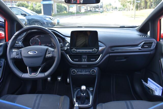 Ford FIESTA 1.5 EcoBoost ST-3 Schuifdak | Recaro-Seats | Stoelverwarming | 12 mnd BOVAG garantie Whatsapp 06-53188999