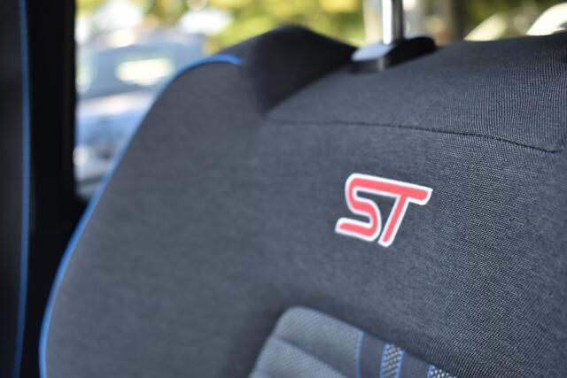 Ford FIESTA 1.5 EcoBoost ST-3 Schuifdak | Recaro-Seats | Stoelverwarming | 12 mnd BOVAG garantie Whatsapp 06-53188999