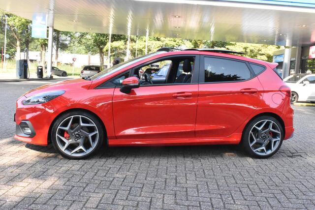 Ford FIESTA 1.5 EcoBoost ST-3 Schuifdak | Recaro-Seats | Stoelverwarming | 12 mnd BOVAG garantie Whatsapp 06-53188999