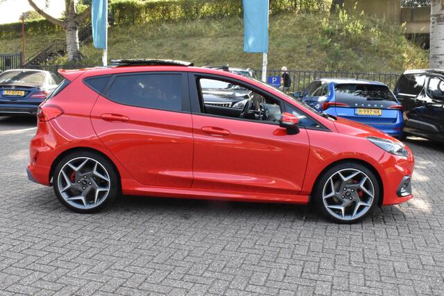 Ford FIESTA 1.5 EcoBoost ST-3 Schuifdak | Recaro-Seats | Stoelverwarming | 12 mnd BOVAG garantie Whatsapp 06-53188999