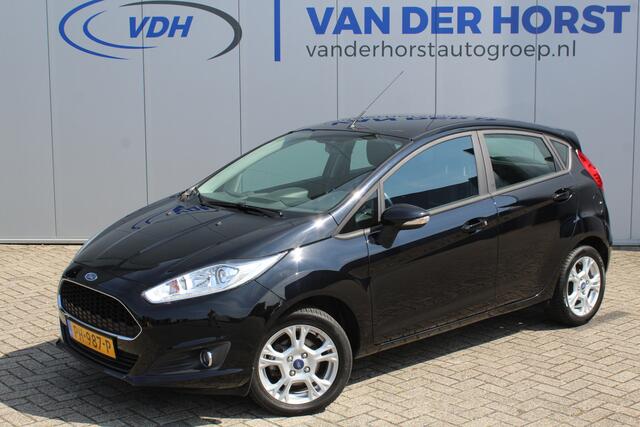 Ford FIESTA 1.0-65pk Style Essential. Correct nette en goed onderhouden Ford Fiesta met weinig km's, gereed voor nog jaren rijplezier ! Airco, 5drs, LM wielen, navigatie, telefoonvoorb., cruise control, metallic lak etc.