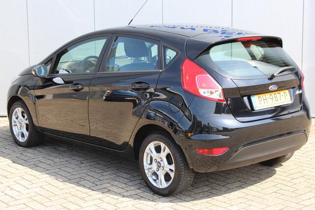Ford FIESTA 1.0-65pk Style Essential. Correct nette en goed onderhouden Ford Fiesta met weinig km's, gereed voor nog jaren rijplezier ! Airco, 5drs, LM wielen, navigatie, telefoonvoorb., cruise control, metallic lak etc.