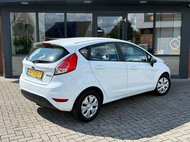 Ford FIESTA 1.5 TDCi Style Ultimate Lease Edition ? Navigatie ? Park sensoren ? Airco ? CruiseControl