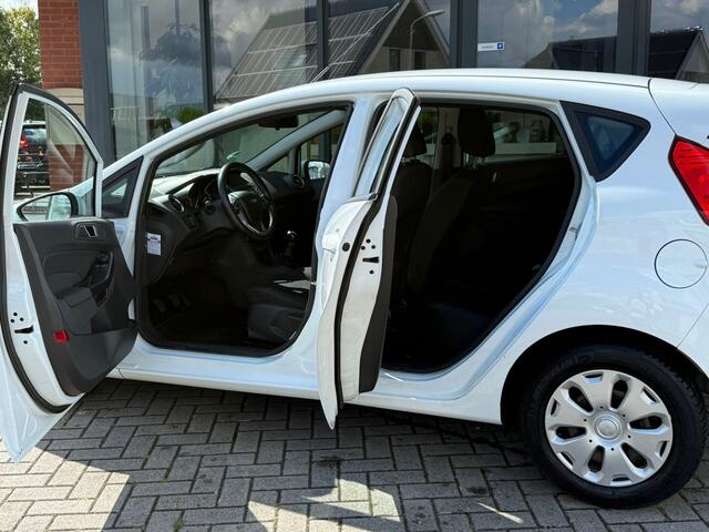 Ford FIESTA 1.5 TDCi Style Ultimate Lease Edition ? Navigatie ? Park sensoren ? Airco ? CruiseControl