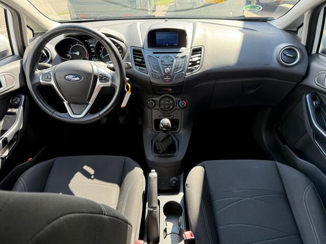 Ford FIESTA 1.5 TDCi Style Ultimate Lease Edition ? Navigatie ? Park sensoren ? Airco ? CruiseControl