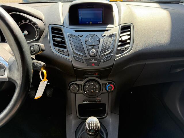 Ford FIESTA 1.5 TDCi Style Ultimate Lease Edition ? Navigatie ? Park sensoren ? Airco ? CruiseControl