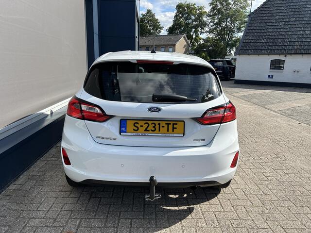 Ford FIESTA 1.0 EcoBoost Hybrid Titanium | Lage Km stand 25000 | Trekhaak | All Season banden | Climate control | Navigatie | Stoel / Suur en Voorruit verwarming | Cruise control | LED Apple Carplay/ Android Auto Parkeersensoren