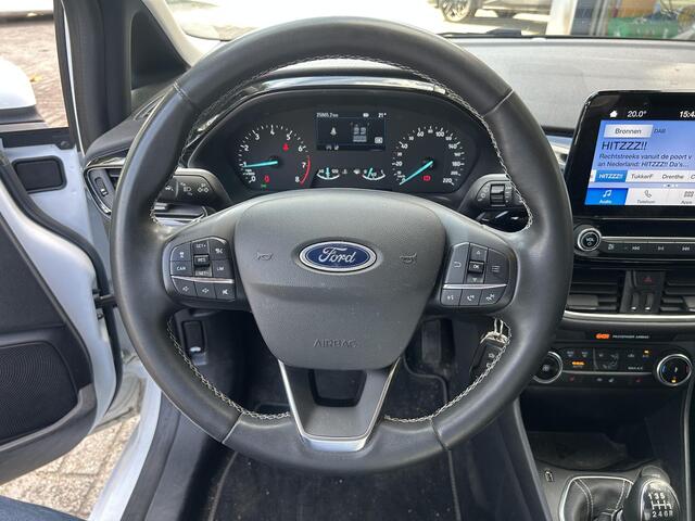 Ford FIESTA 1.0 EcoBoost Hybrid Titanium | Lage Km stand 25000 | Trekhaak | All Season banden | Climate control | Navigatie | Stoel / Suur en Voorruit verwarming | Cruise control | LED Apple Carplay/ Android Auto Parkeersensoren