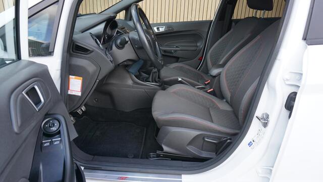 Ford FIESTA 1.0 EcoBoost 101pk ST Line 5Drs Navi Clima 17inch LM Grote Spoiler Bluetooth *NL auto* 107063km!