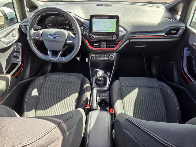 Ford FIESTA 1.0 ST-Line PANORAMADAK|NAVIGATIE|CAMERA|CRUISE CONTROL|STOEL&STUUR VERWARMING|ECC/AIRCO|PDC ACHTER|17 INCH|DEALERE ONDERHOUDEN Maandag tot Vrijdag geopend van 09.00 tot 20.00 uur en Zaterdag van 09.00 tot 18.00 uur