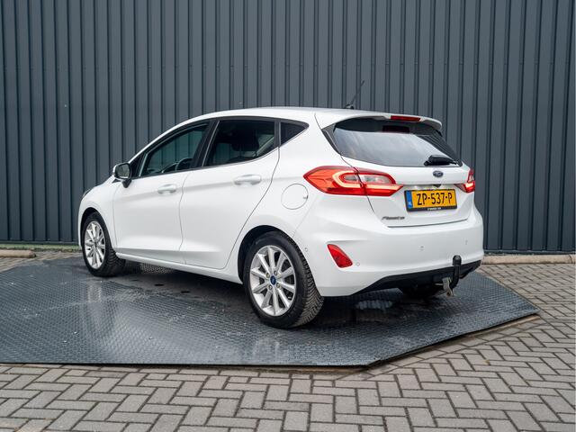 Ford FIESTA 1.0 EcoB. Aut. Titanium | Trekhaak | Stoel & Stuur verw. | Camera | Navi | PDC V&A | Prijs Rijklaar!!