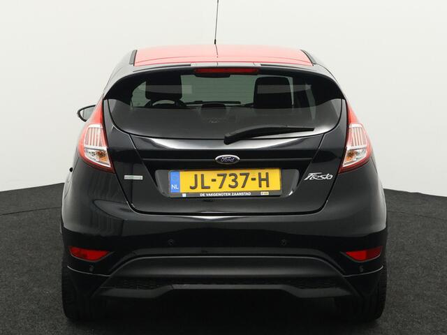 Ford FIESTA 1.0 EcoBoost Black Edition Airco, Bluetooth, Boordcomputer, Hill hold fucntie, Parkeersensoren achter, Cruise Control, Spraakbediening, Start/stop systeem, Elektronisch Stabiliteits Programma, Elektronische remkrachtve opvallend sportieve hatchback met ee