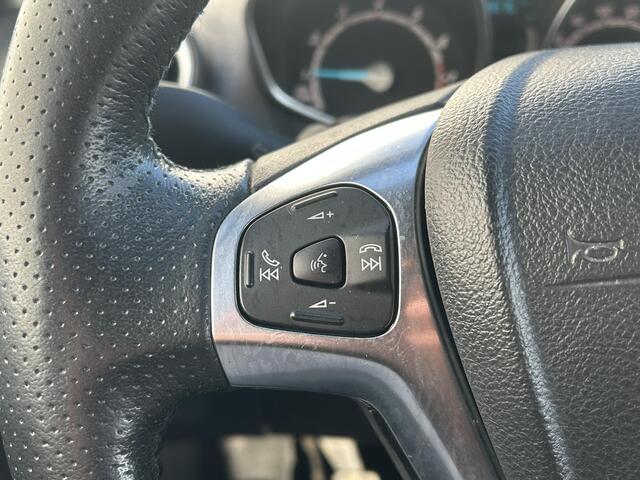 Ford FIESTA 1.0 EcoBoost ST Line / Automatische Airco / Navigatie / Parkeersensoren / Lichtmetalen velgen / Cruise Control / Verwarmbare voorruit